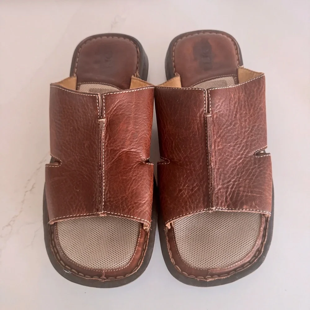 Born Pebbled Leather Slide Sandals Mens 11 Brown Hand Crafted Opanka Comfort